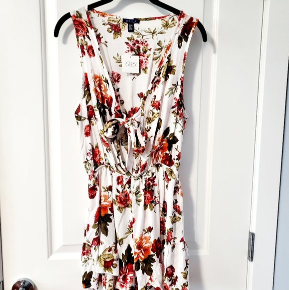 Floral Romper - Picture 2 of 3